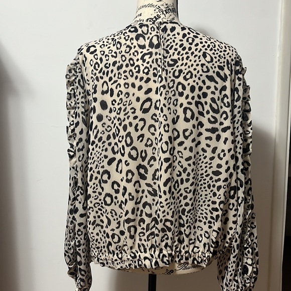 NWT Ann Taylor Ruffle Sleeve Cinched Hem Top - Picture 6 of 8